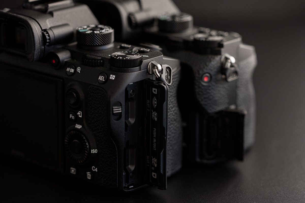 Sony a9 Memory Card Slot (compared to Sony a7rII)