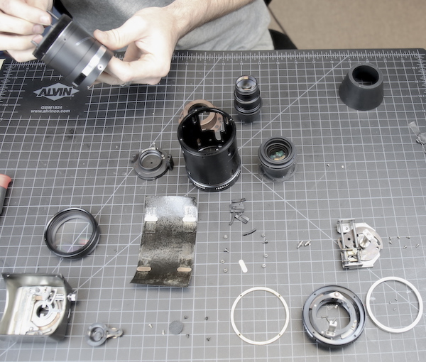 Taking apart a Minolta Lens